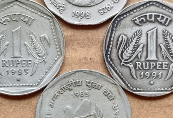 India Four rarest coin in one place ,one rupees international youth year,two rupees 1998 chitaranjan das star, one rupees 1991 dot,one rupeess  year 1983 star