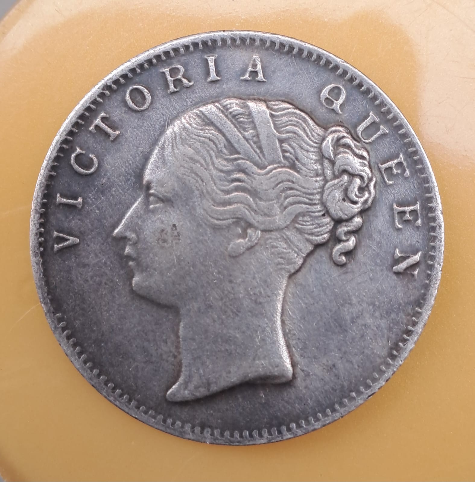 one rupees victoria lakhi coin 11.66 gm - Image 4