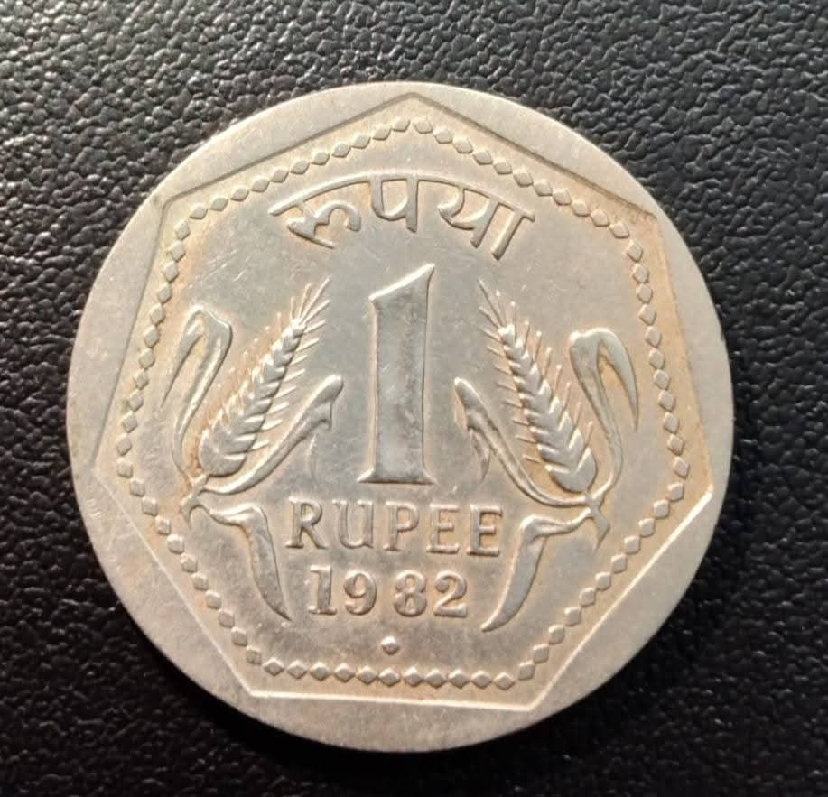 one rupees 1982 6 gm copper nickle - Image 2