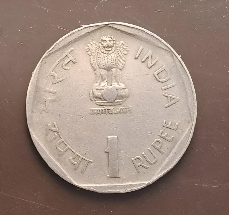 one rupees 1985 international youth year 1985 copper nickle hydrabad mint - Image 2