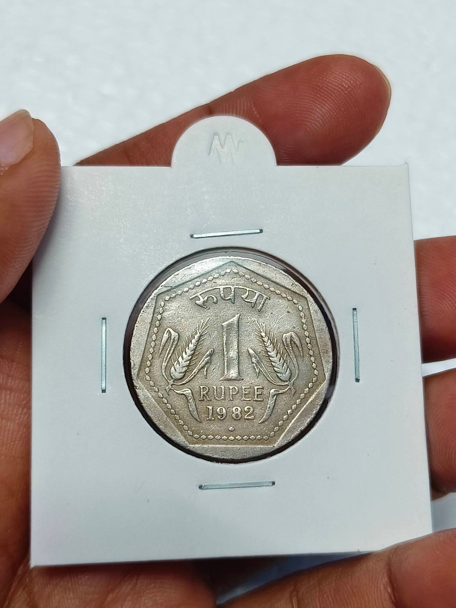 One rupess 1982 6 gm