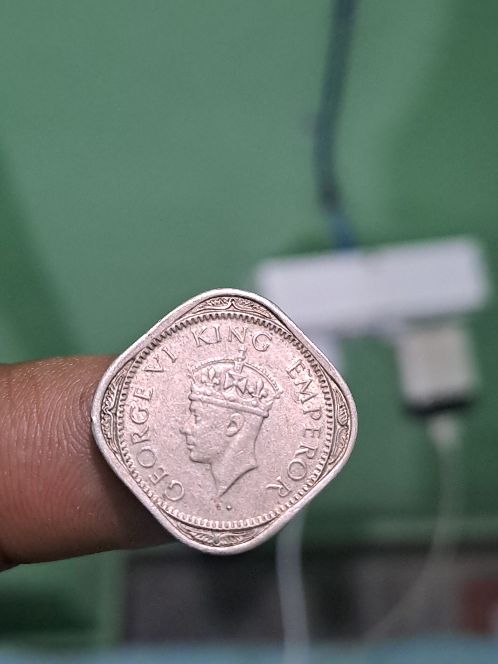 1/2 anna 1947 bombay mint - Image 2