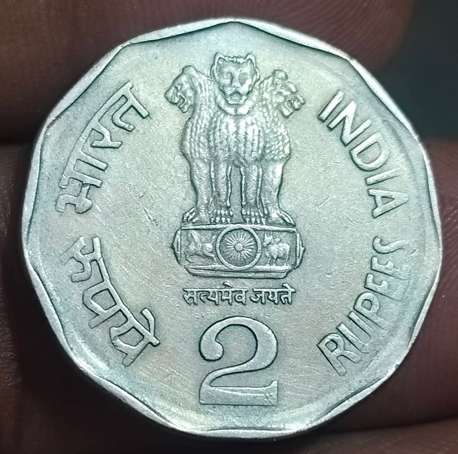 Two rupees 2004 Calcutta mint unc condition - Image 2